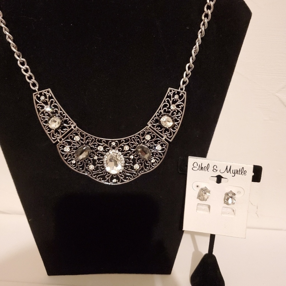 *U 📿👂💍 Necklace & Earring Set